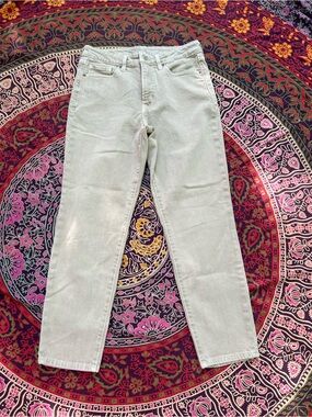 Old Navy High-Waisted OG Loose Jeans Size 8 Cream Beige Denim Straight Leg